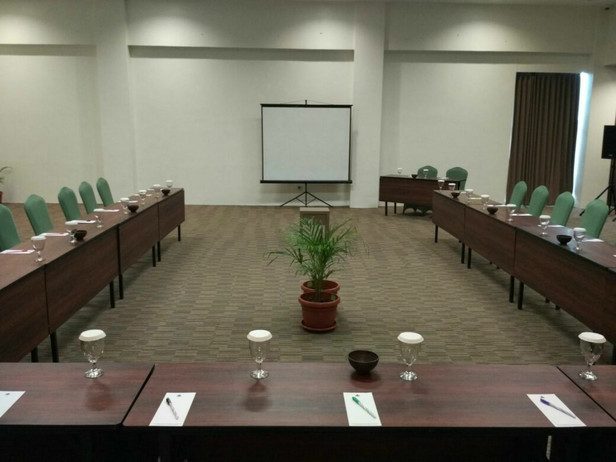 פאלמבאנג Opi Indah Hotel מראה חיצוני תמונה