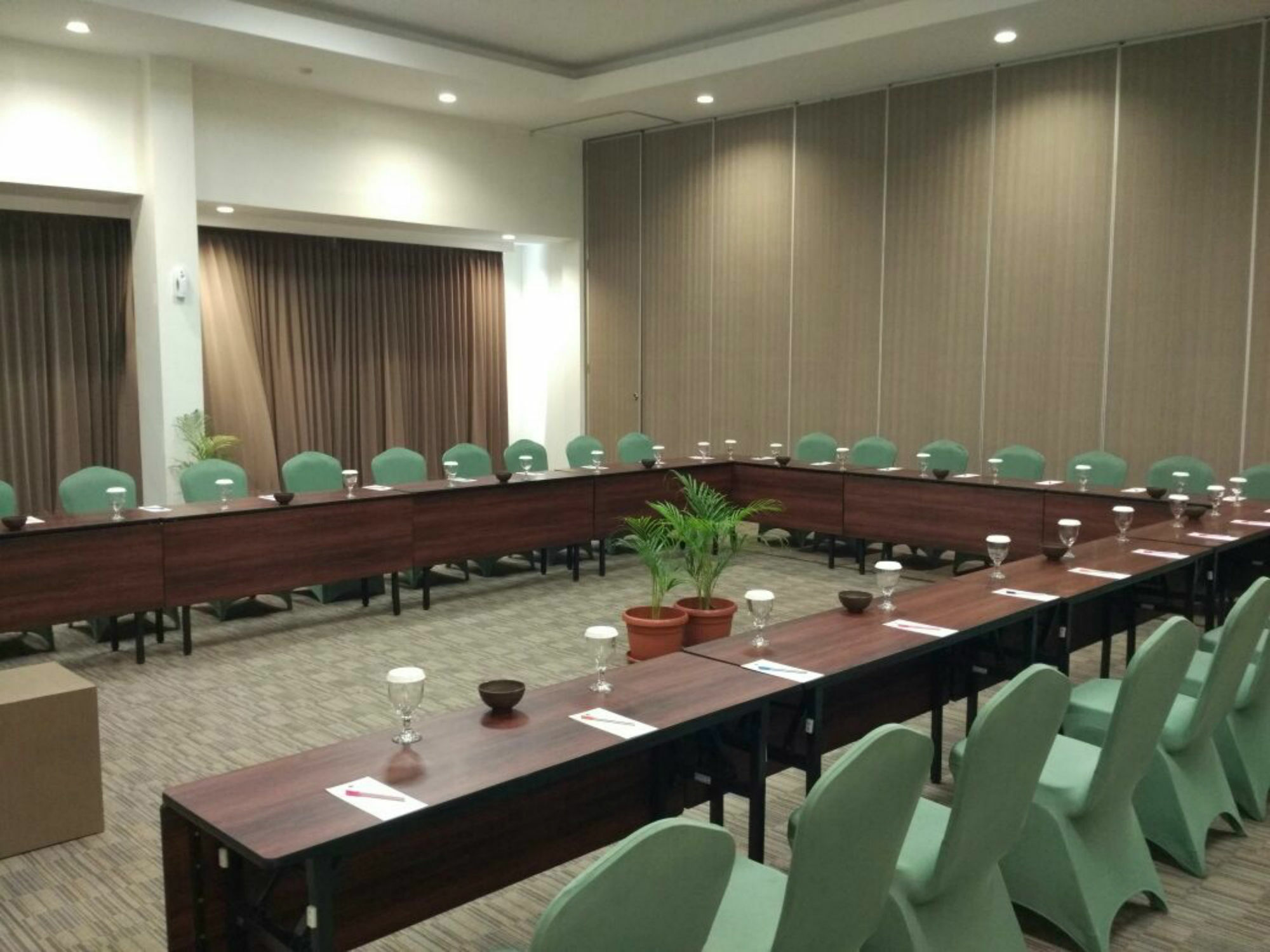 פאלמבאנג Opi Indah Hotel מראה חיצוני תמונה